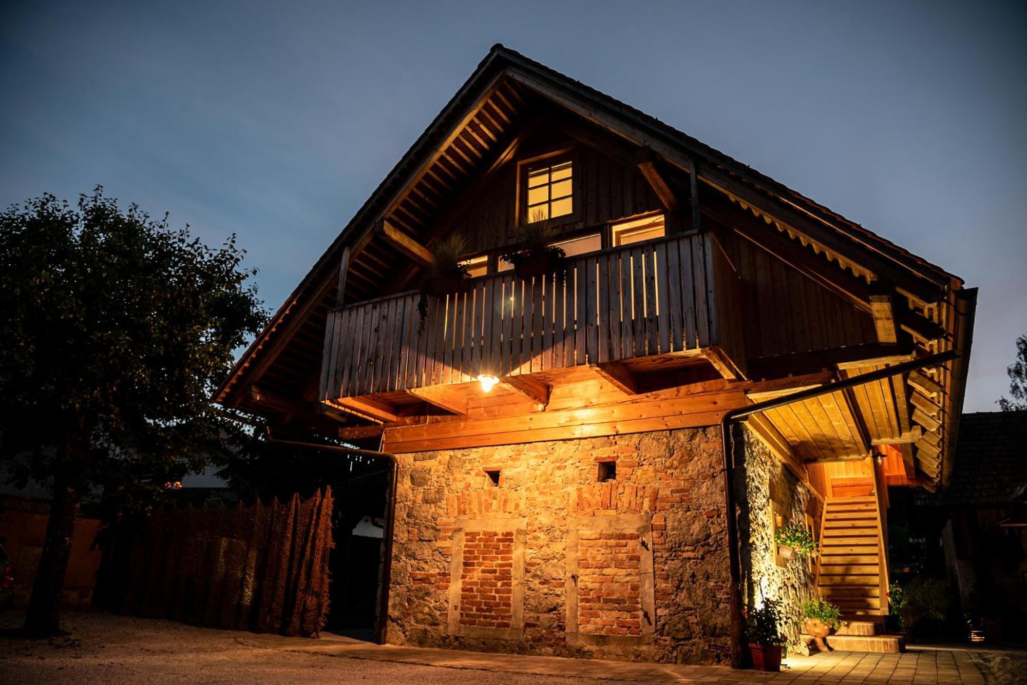 Resort Hisa Ida - Apartments With Hot Tub And Sauna Ivancna Gorica Exterior foto